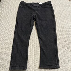 Zara Black Ankle Cropped Jeans. New